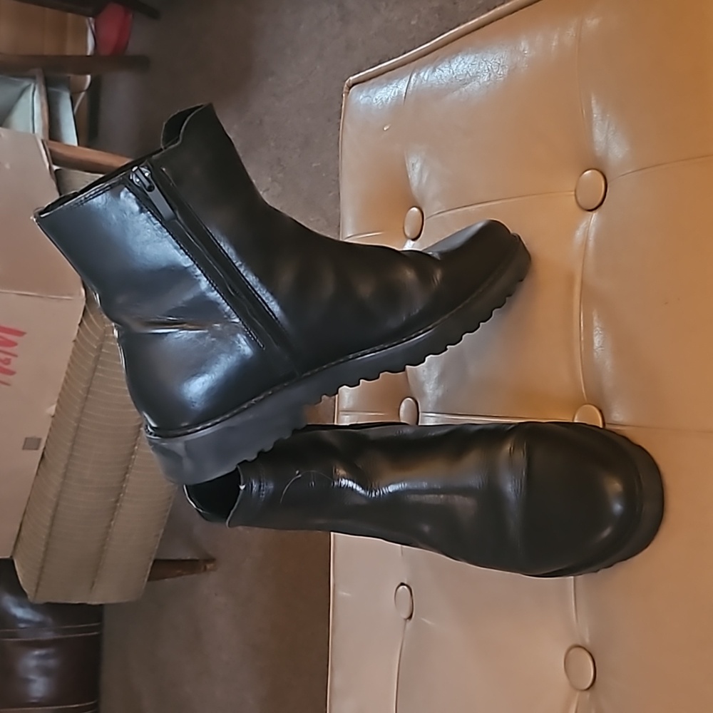 Franco Sarto black low cut zipper boots. Size 9 - Picture 2 of 5